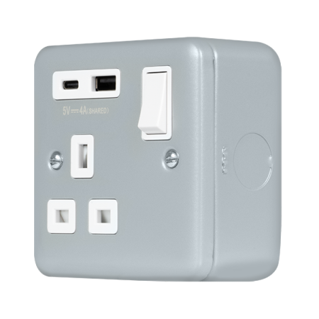 Click Metal Clad Pro Grey 13A 1 Gang Switched Socket Outlet With Type A & C USB (4A) Outlets MCP585